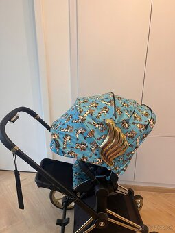 Cybex by Jeremy Scott. - 5