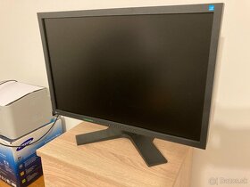 22 palcový monitor Eizo Flex Scan - 5
