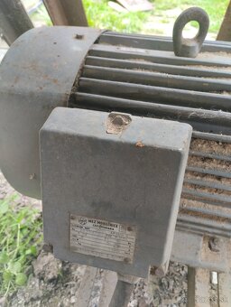 Cirkulár s košom a stolom - 5
