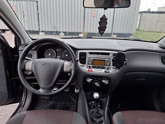 KIA Rio - 5