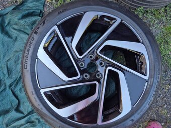 Nová letní sada Volkswagen ID.7 MOntreal R20 - 5