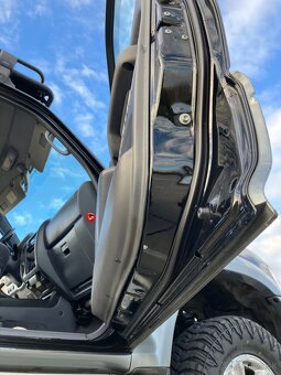 Toyota Land Cruiser J90 - 5