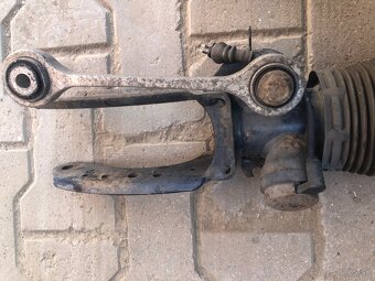 Audi Q7 - Predný pravý tlmic - 5