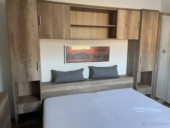 predam,obyvaciu stenu s komodou,sedačkou a spálňu - 5