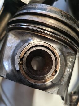 Váhadlá, piesty, diely motora 2.5 tdi, BAC - 5