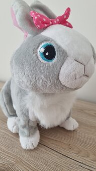 Interaktivny plysovy zajacik Betsy - 5