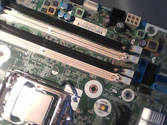 1150+i5 1220 v3.Ma napajanie 4+6pin len 12v - 5