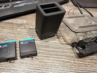 Gopro hero 8 black + hromada prislusenstva - 5