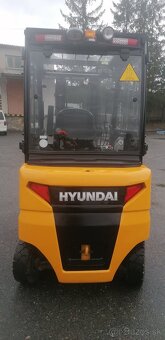 HYUNDAI 30BH-9 AKU triplex, boční posuv - 5