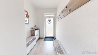 ZNÍŽENÁ CENA KOŠÚTY, moderný a útulný 4-izbový bungalov - 5