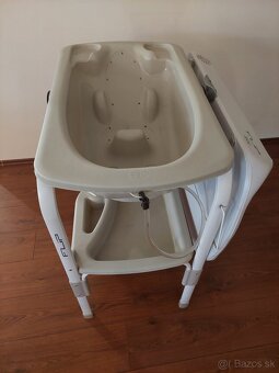 Vanička a prebaľovací pult v jednom. - 5