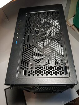 Predám PC skrinka Montech X3 MESH Black - 5