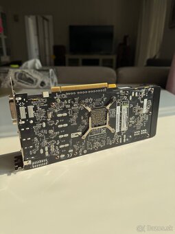 AMD Radeon R9 285 - 2GB - 5