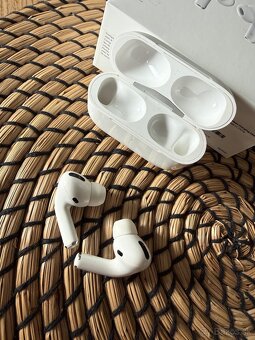 Apple AirPods Pro (1.generácia) - 5