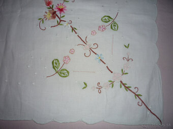 Obrus ručne vyšitý - 5