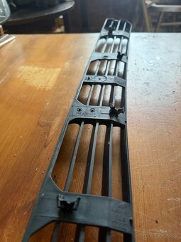 Audi A4 / S4 B5 (8D) – spodná predná mriežka do nárazníka - 5