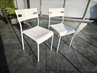 Exterierovy skleneny stol z IKEA s 2 stolickami 110x75 cm - 5