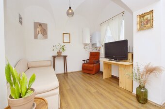 Predaj 1i byt v Zichyho kúrii v centre obce Rajka - 5