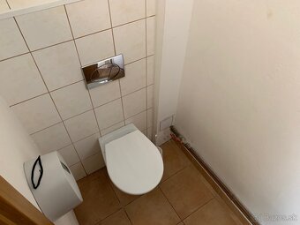 - prenájom kancelárie s 2 miestnosťami o rozlohe 44 m2 - 5