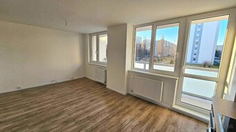 NOVOZREKONŠTRUOVANÝ 3 izb. byt ROSNÁ ul. blízko centra mesta - 5