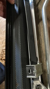 Predám zadnú elektrickú roletu na Mercedes w211 - 5
