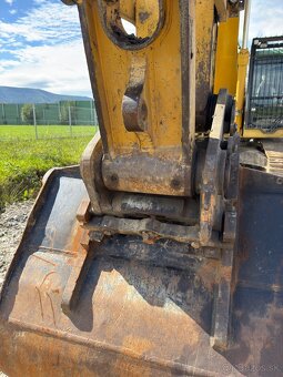 Pásové rypadlo Caterpillar 325D - 5