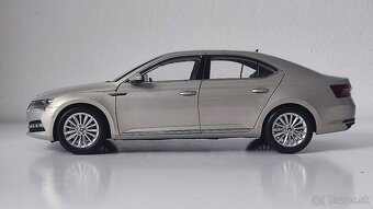 Škoda Superb 1:18 - 5