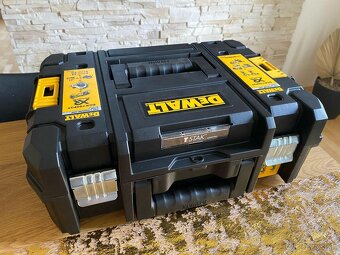DeWALT rázový uťahovák - 5