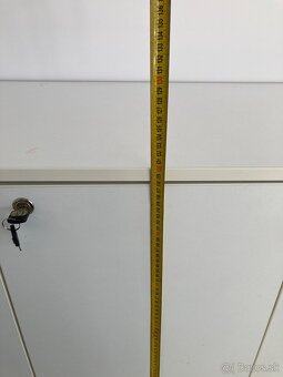 Uzamykateľná skrinka - šatňová - 5