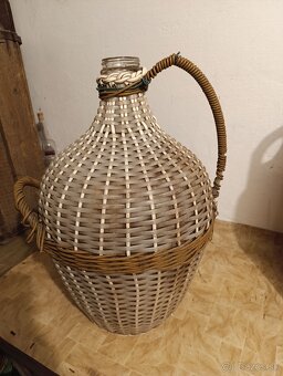 Demižóny a nádoba na hrozno - 5