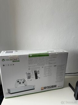 Xbox One S 1TB All- Digital - 5