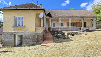 Rodinný dom s veľkým pozemkom v obci Chrťany - 5