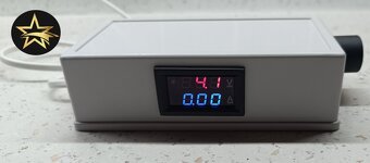 Adaptér  nastaviteľný : 230 V - 3 - 15 V - 5 A - 5