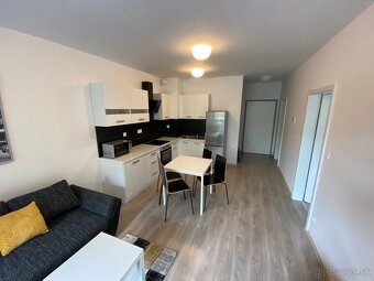 2 izbový byt s podzemným parkovacím sťatím v Ružinove - 5