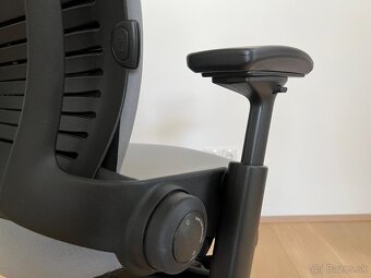 Kancelárska stolička Steelcase leap v2 - 5