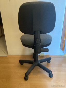Predám kancelársku polohovateľnú stoličku - 5
