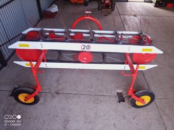 Pásová hrabačka sena obracačka - 5