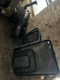 Locust 750 (unc) - 5