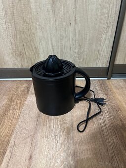 Predám elektrický odšťavovač na citrusy - 5