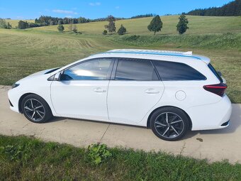 Toyota Auris Touring 1.6 l Valvematic - 5