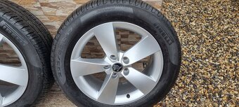 Predám Škoda Ratikon 5x112 7Jx17 Pirelli letné 225/55r17 - 5
