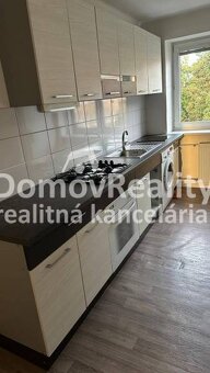 Na predaj 2+1 izbový byt s balkónom a pekným výhľadom - 5