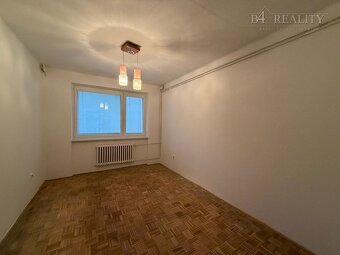 3 izbový tehlový byt, 72 m2 + presklená lodžia a balkón, vla - 5