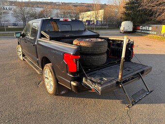 Ford F-150 Lightning - 5