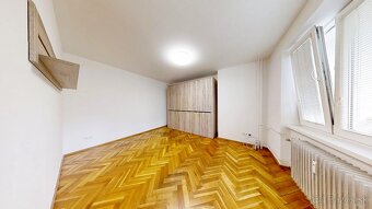 Predaj: 4 izbový byt s 2 balkónmi a vlastnou garážou Žilina - 5