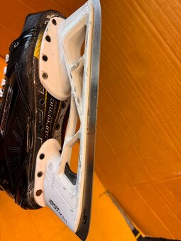 BRANKÁŘSKÉ BRUSLE BAUER SUPREME 2S PRO, vel. 44,5/9D - 5