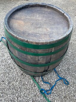Predám starý veľký dubový sud objem 408l - 5