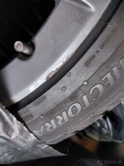 Letná sada originalnych hliníkových elektronov 245/40 R18 - 5