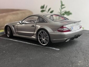 1:18 Mercedes-Benz SL65 AMG V12 Black Series - Mondo Models - 5