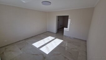 Zrekonštruovaný rodinný dom, 8 á, obec Vlčany - 5